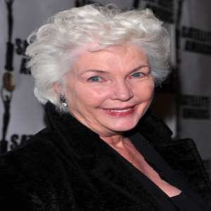 Fionnula flanagan young Fionnula Flanagan